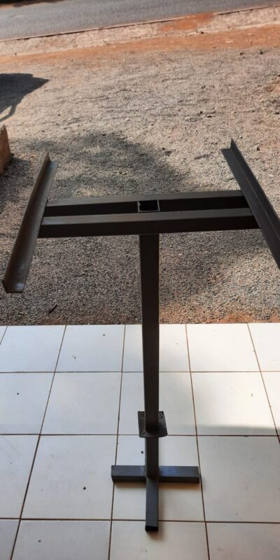 beez honey metalic stand